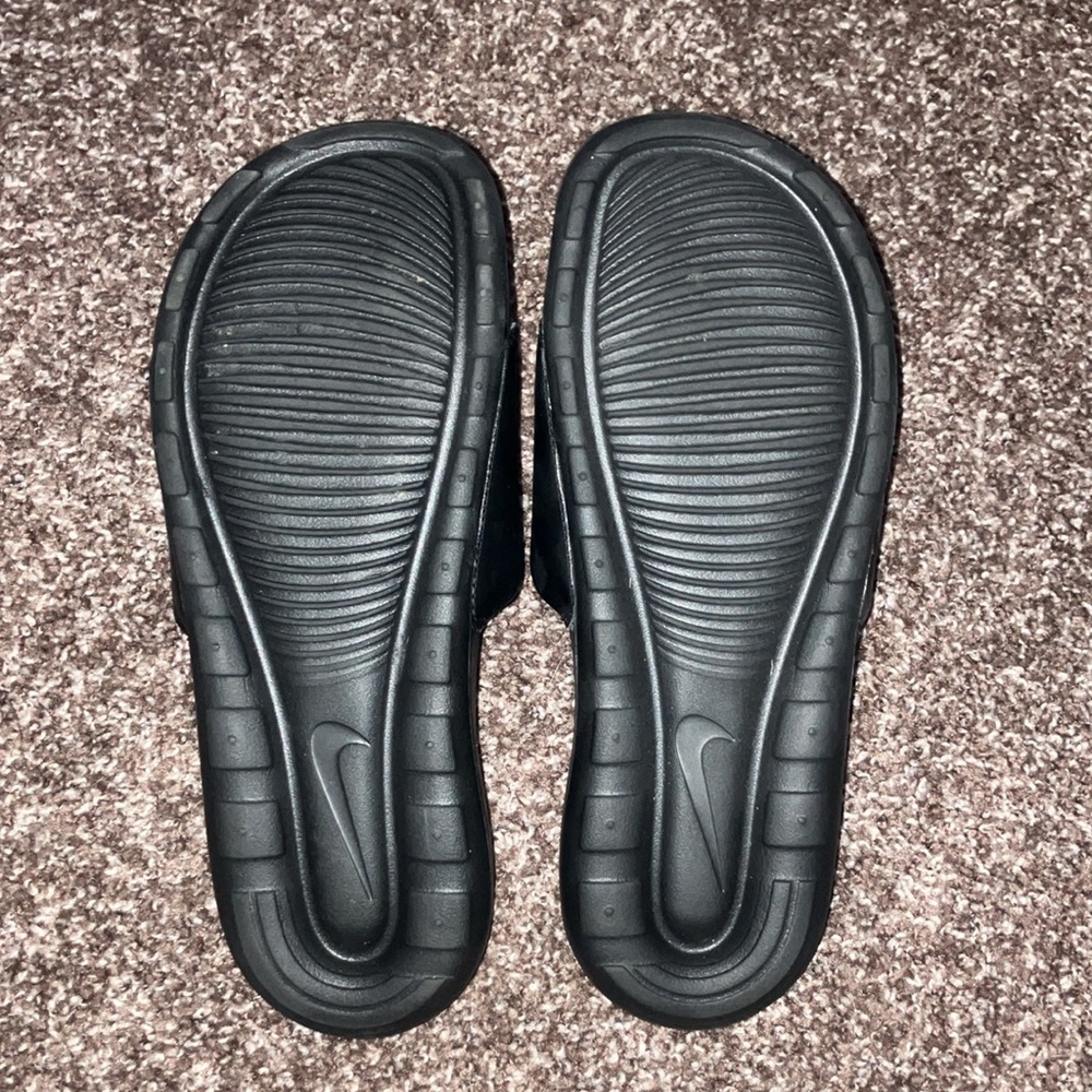 Nike Men's Black Slides - Picture 3 of 3